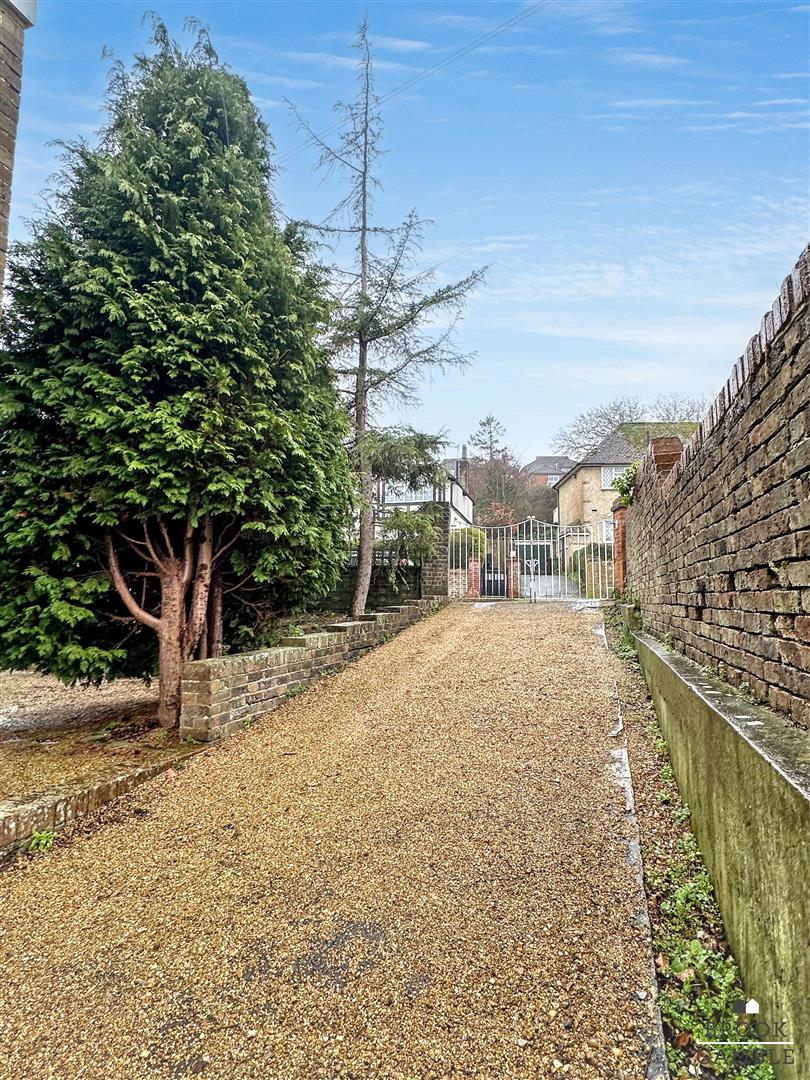 4 Bedroom House - Detached. Le Brun Road in Eastbourne, 42